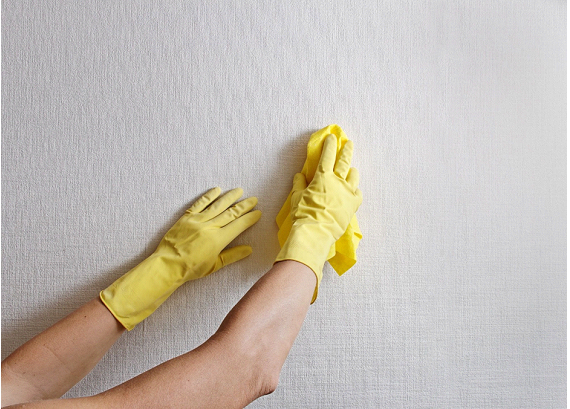 كيفية إزالة ورق الجدران بعشر خطوات